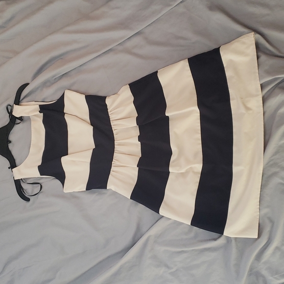 Dress - Picture 1 of 3
